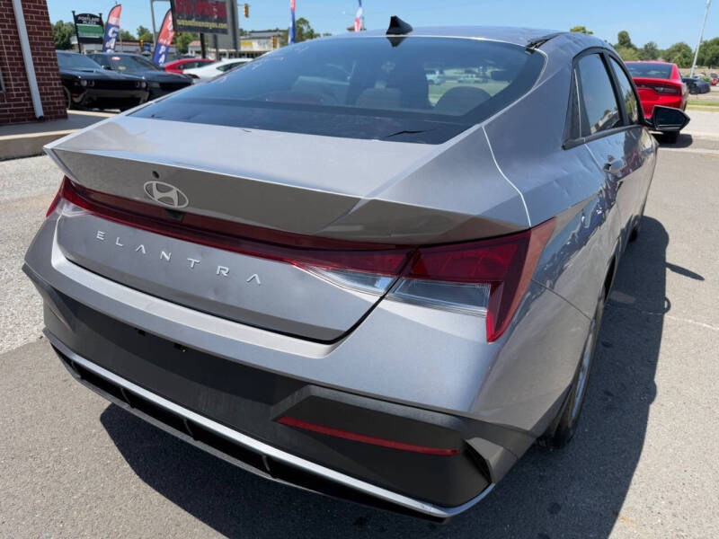 2024 Hyundai Elantra SE