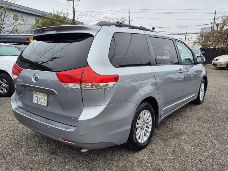 2014 Toyota Sienna XLE 8-Passenger