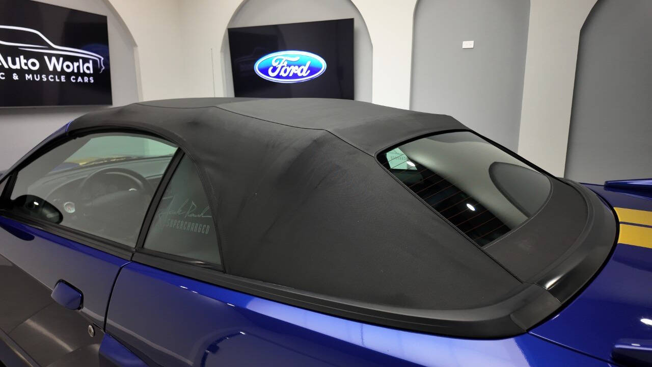 2004 Ford Mustang 36