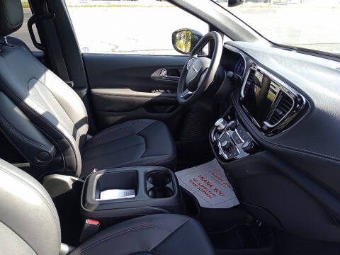 2026 Chrysler Pacifica Select