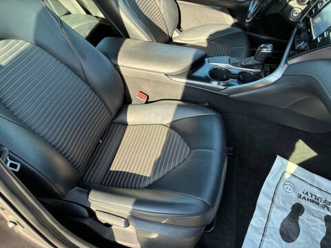 2020 Toyota Camry SE