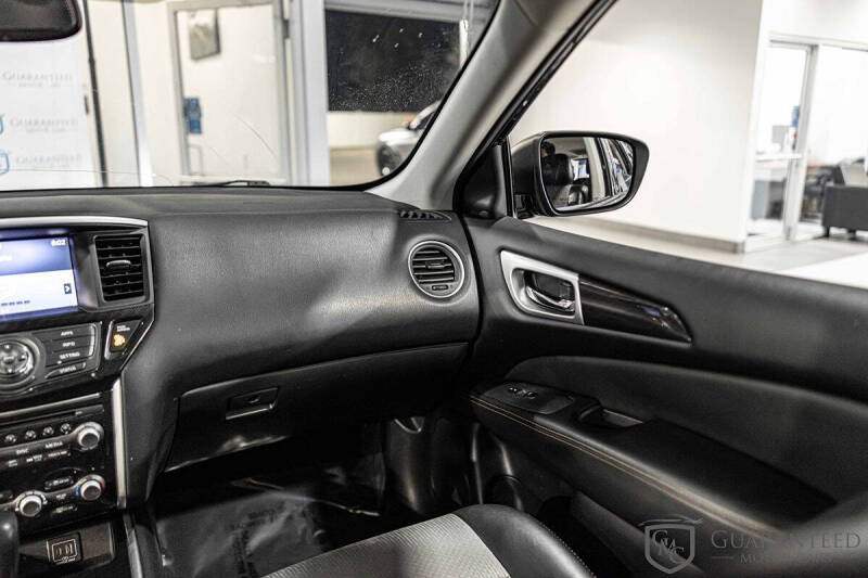 2020 Nissan Pathfinder SV