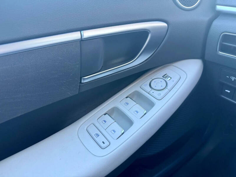 2023 Hyundai Sonata SE