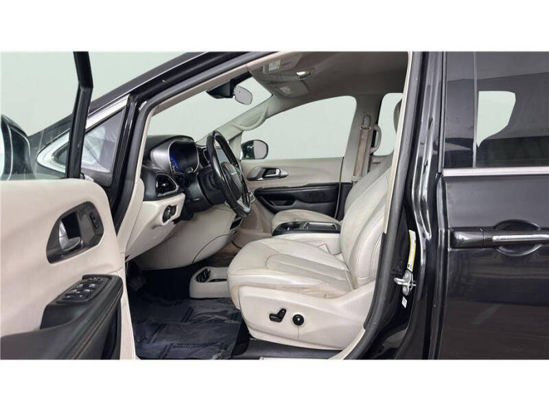 2021 Chrysler Pacifica Touring L