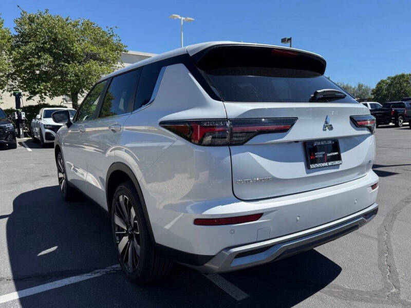 2026 Mitsubishi Outlander SE