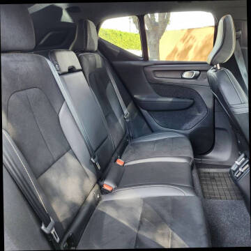 2022 Volvo XC40 T5 R-Design