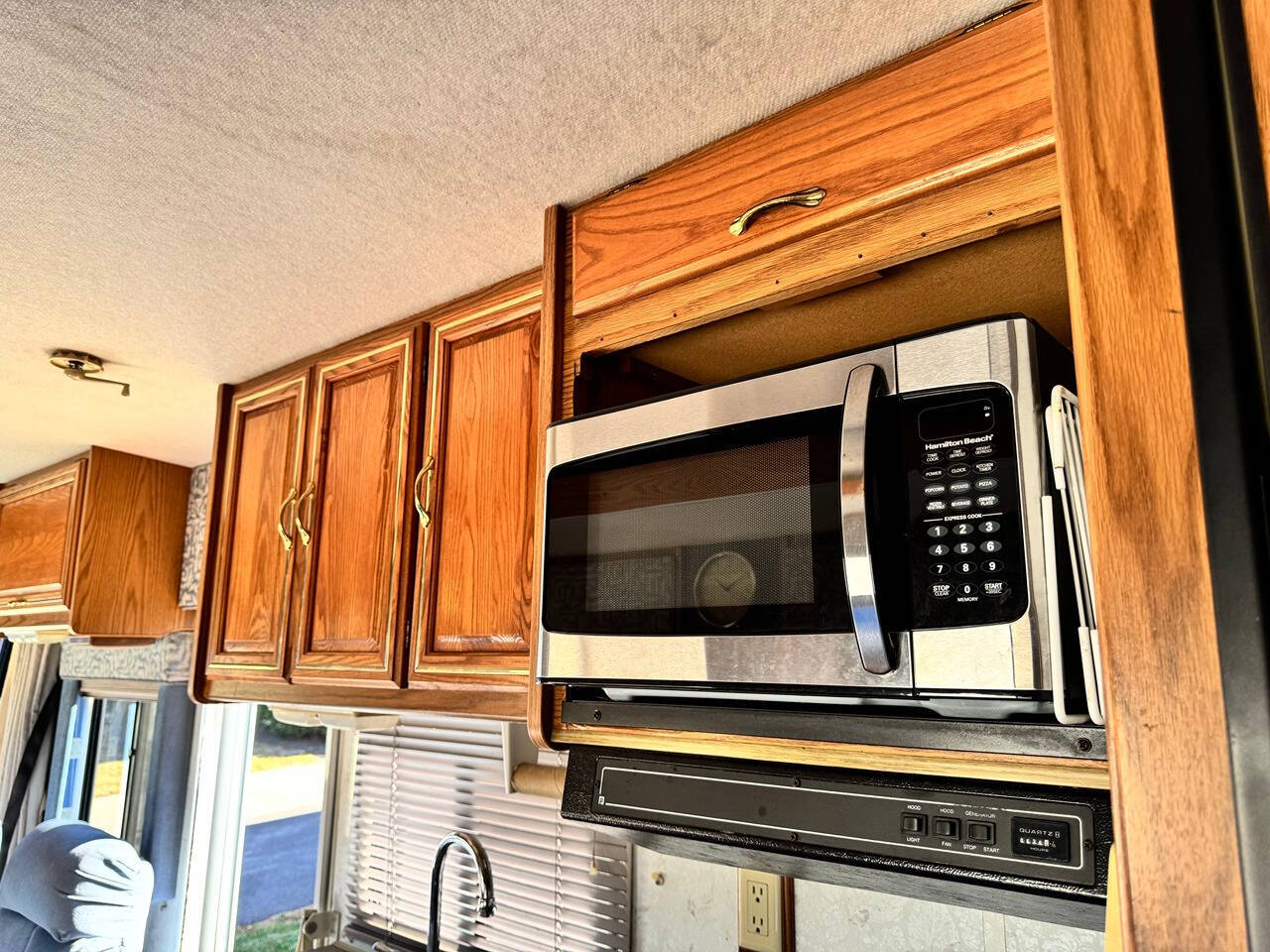 1996 Winnebago Adventurer for sale at Saccucci's Of Schaumburg in Schaumburg, IL