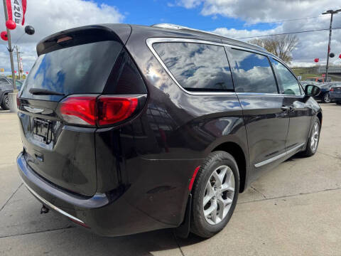 2017 Chrysler Pacifica Touring-L Plus