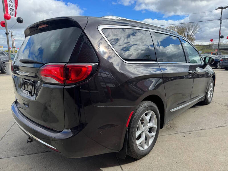 2017 Chrysler Pacifica Touring-L Plus