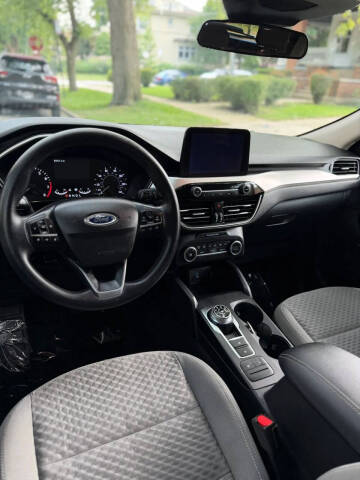 2020 Ford Escape SE