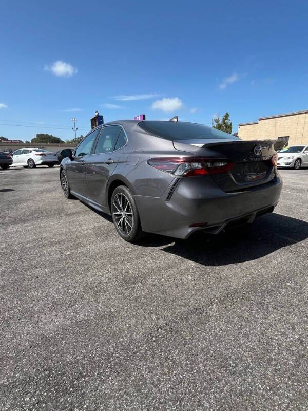 2021 Toyota Camry SE photo 6