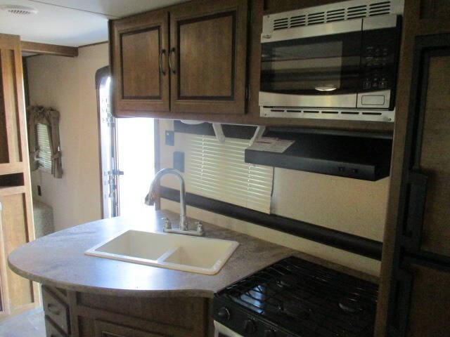 2017 Crossroads RV Zinger 328SB