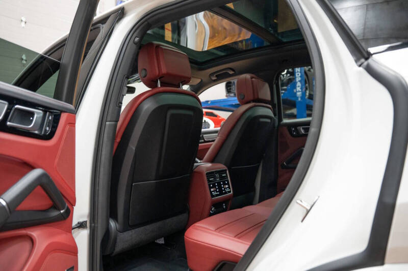 2022 Porsche Cayenne Platinum Edition