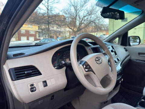 2012 Toyota Sienna
