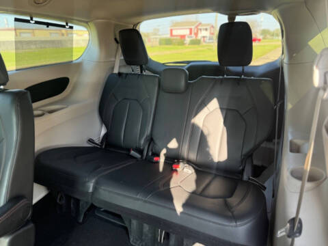 2017 Chrysler Pacifica Touring-L