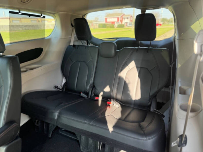 2017 Chrysler Pacifica Touring-L