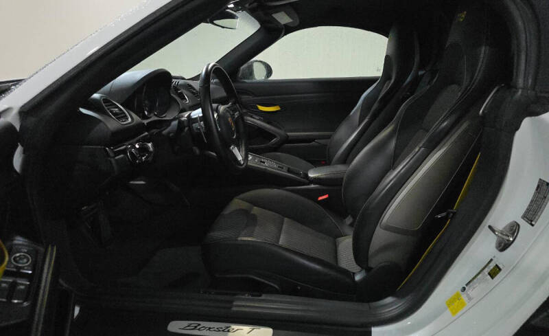 2023 Porsche 718 Boxster T