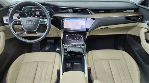 2022 Audi e-tron quattro Premium