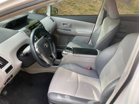 2015 Toyota Prius v Five