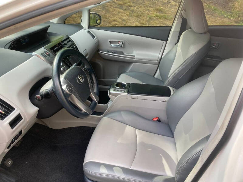 2015 Toyota Prius v Five