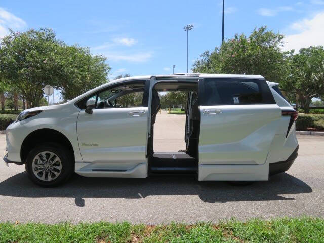 2023 Toyota Sienna XLE 8-Passenger