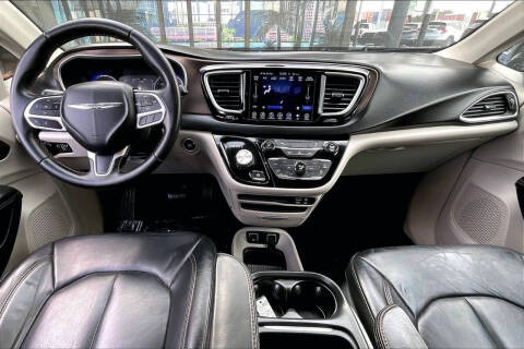 2017 Chrysler Pacifica Touring-L