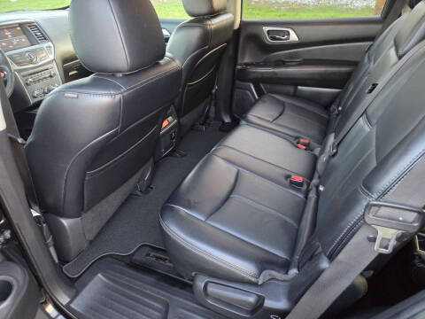 2017 Nissan Pathfinder SL