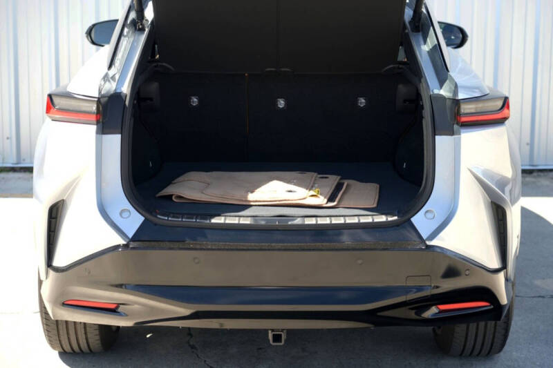 2023 Lexus RZ 450e Luxury