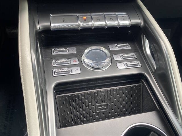 White Platinum Metallic Tri-Co 2024 Lincoln Nautilus Reserve AWD Reserve 4dr SUV 32