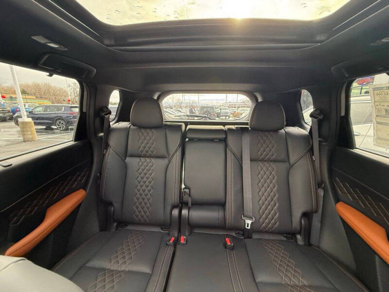 2025 Mitsubishi Outlander PHEV SEL Platinum Edition