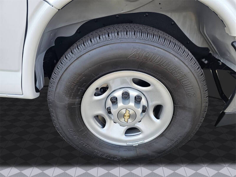 2025 Chevrolet Express 2500