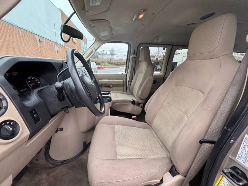 2013 Ford E-Series E-350 SD XLT