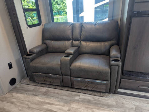 2022 Grand Design RV Transcend Xplor 261BH / 30ft
