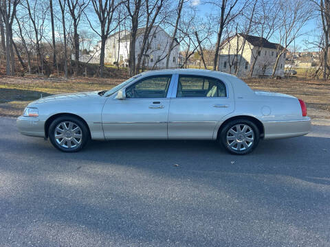 2005 Lincoln Town Car Signature Limited