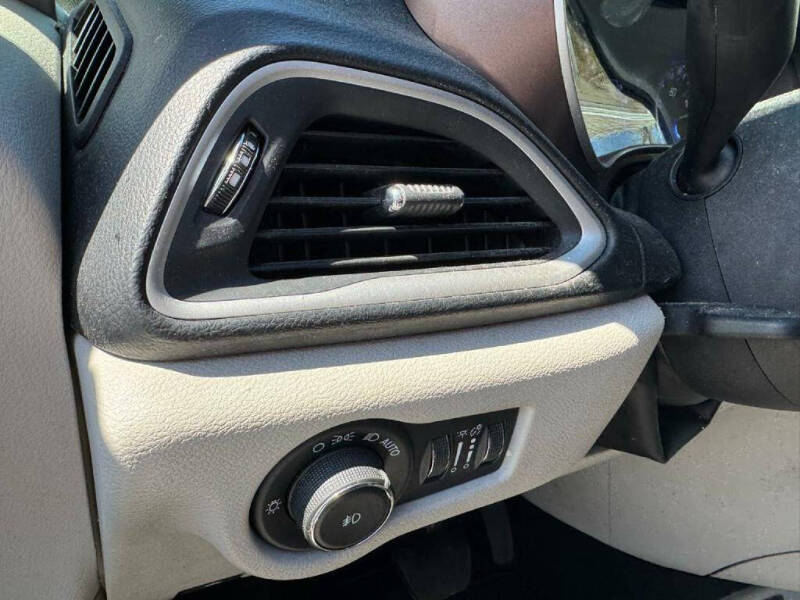 2017 Chrysler Pacifica Touring-L