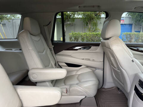 2016 Cadillac Escalade Luxury Collection