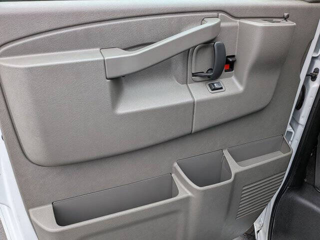 2025 Chevrolet Express LT 3500