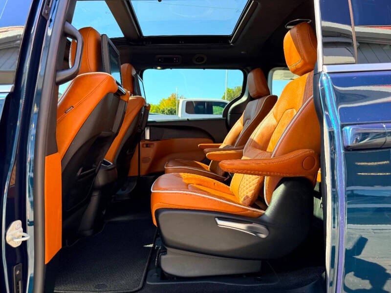 2025 Chrysler Pacifica Plug-In Hybrid Pinnacle