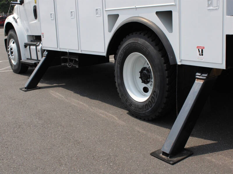 2015 Freightliner M2 106