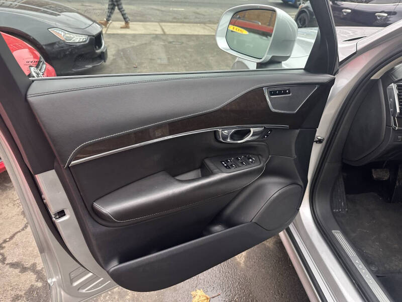 2017 Volvo XC90 T8 eAWD Inscription