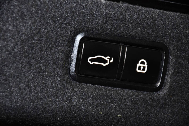 2019 Genesis G90
