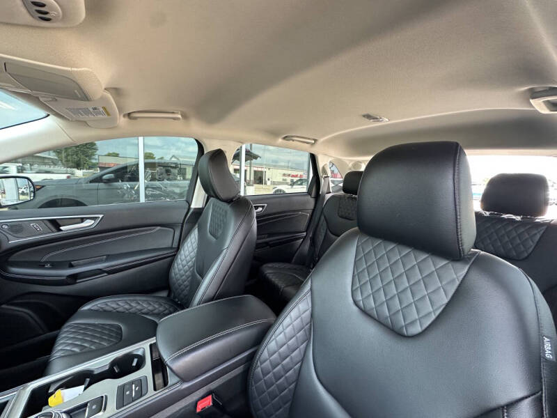 2024 Ford Edge Titanium