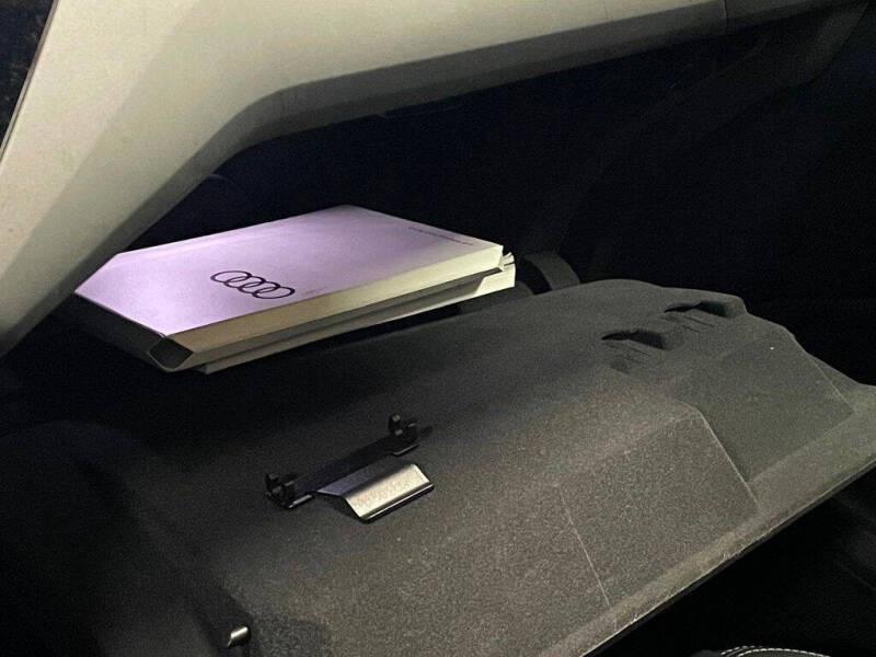 2022 Audi e-tron quattro Premium