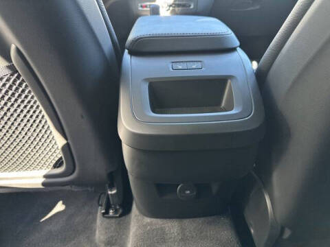 2025 Volvo XC60 B5 Plus Dark Theme