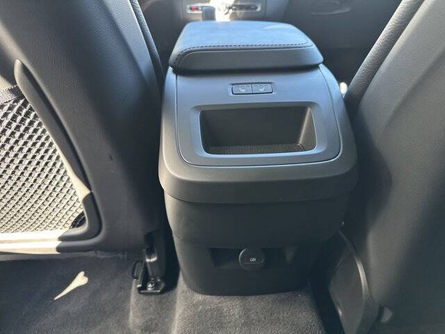 2025 Volvo XC60 B5 Plus Dark Theme