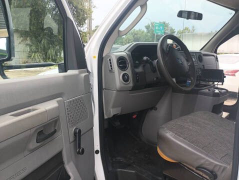 2017 Ford E-Series E-350 SD