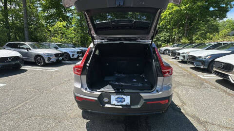 2026 Volvo XC40 B5 Plus