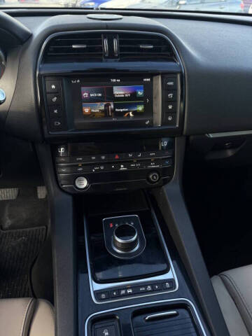 2018 Jaguar F-PACE 25t Premium