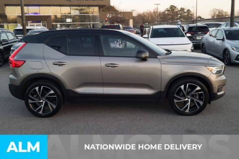 2022 Volvo XC40 T5 R-Design