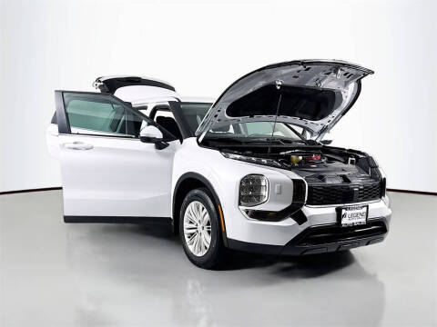 2023 Mitsubishi Outlander ES